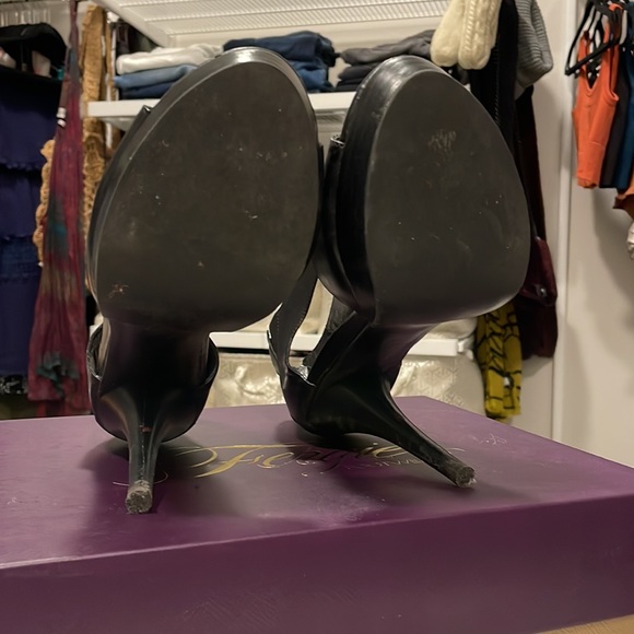 Fergie Black Platform Sandal Peep Toe Heels - Picture 5 of 7